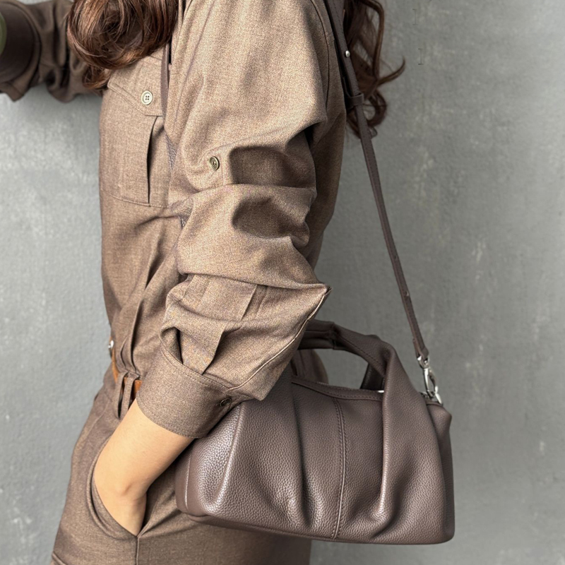 Custom Initials Leather Pillow - Luxury Bags In Japan recension och pris